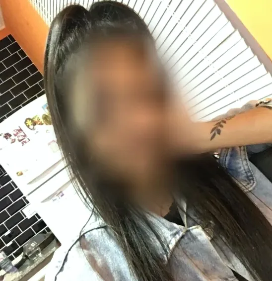 Alexandra, 29