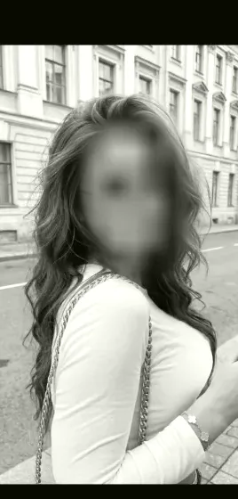 Alexandra, 29