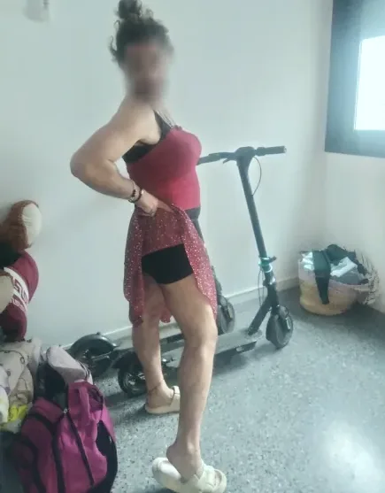 Emina, 29