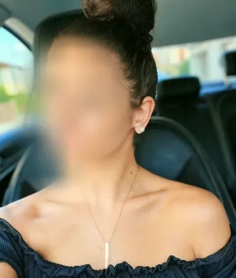 Julia, 25