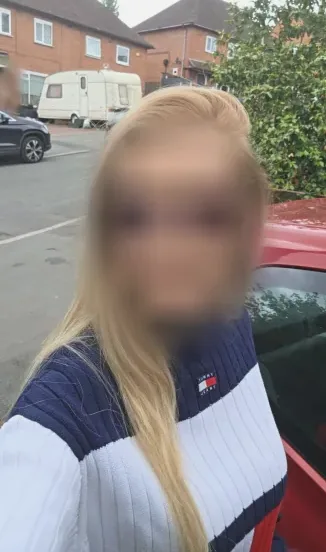 Julia, 39
