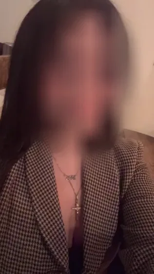 Kathrin, 29