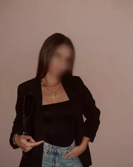 Leonie, 35