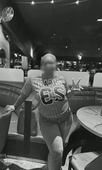 Mia, 22