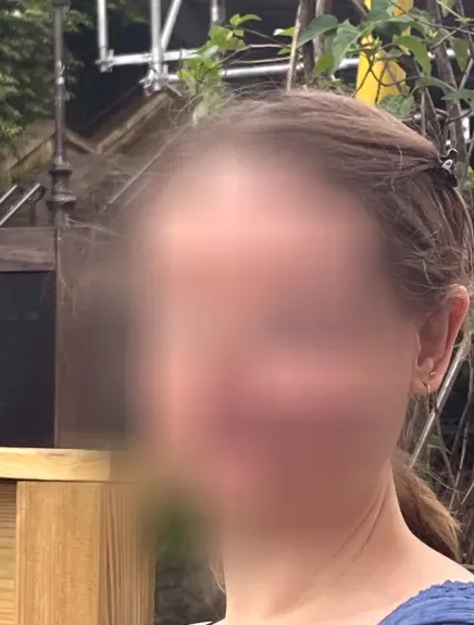 Mia, 34