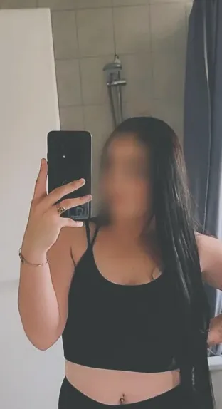 Sarah, 28